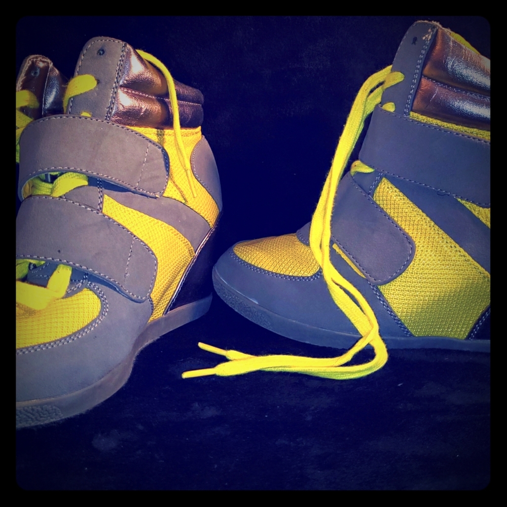 Stylish Women Wedge Shoe